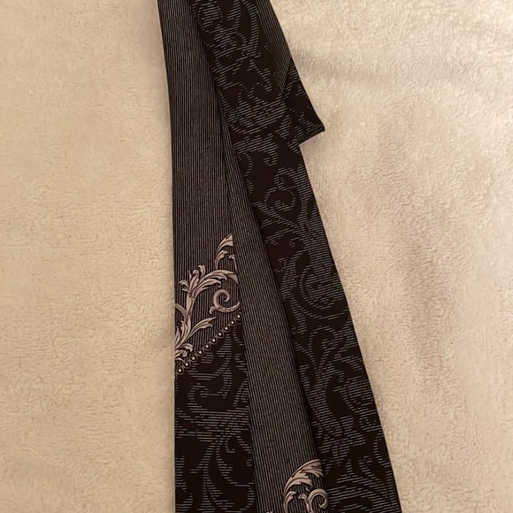 Stunning Versace mens tie. 100 percent silk. Made in Italy. - Picture 3 of 10